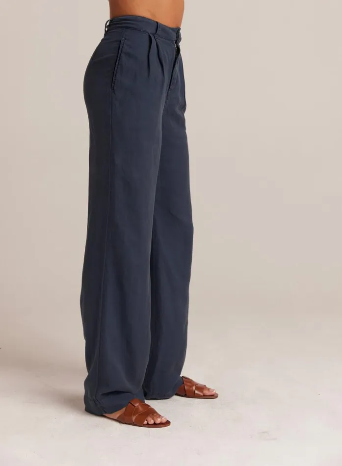 Bella Dahl Greta Pleated Wide Leg Trouser 8211 Coastal Navy Women Pants Bella Dahl Greta Pleated Wide Leg Trouser 8211 Coastal Navy Women Pants