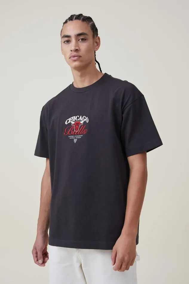Cotton On Tees and Tanks Box Fit Nba TShirt Lcn Nba Washed Blackchicago Bulls Crest 8211 Men Cotton On Tees and Tanks Box Fit Nba TShirt Lcn Nba Washed Blackchicago Bulls Crest 8211 Men