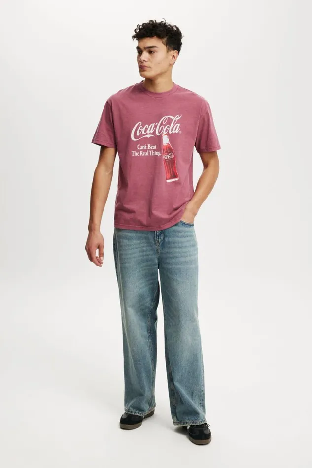Cotton On Tees and Tanks Premium License Loose Fit TShirt Lcn Cok Crimsoncoca Cola 8211 Real Thing 8211 Men Cotton On Tees and Tanks Premium License Loose Fit TShirt Lcn Cok Crimsoncoca Cola 8211 Real Thing 8211 Men