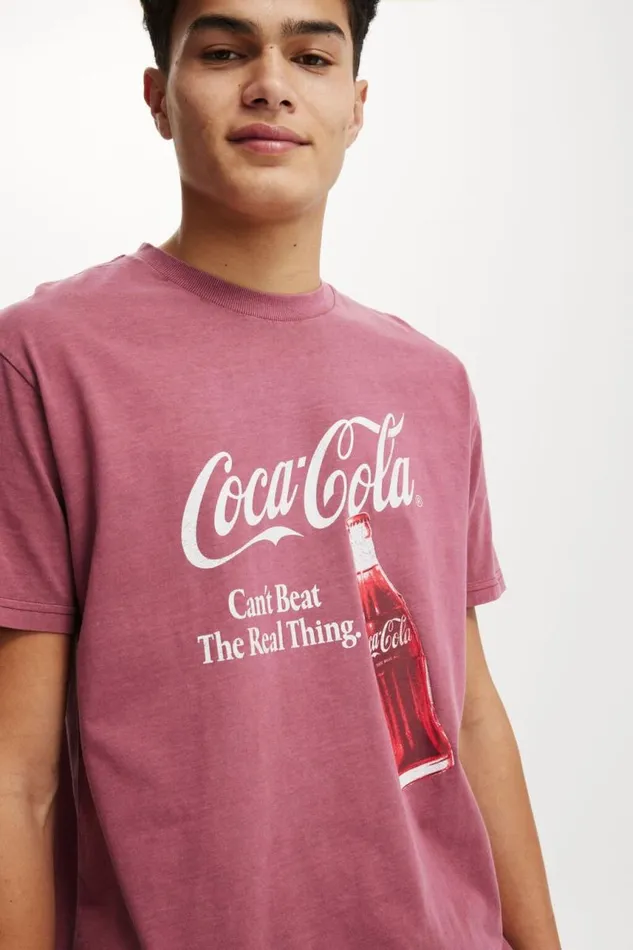 Cotton On Tees and Tanks Premium License Loose Fit TShirt Lcn Cok Crimsoncoca Cola 8211 Real Thing 8211 Men Cotton On Tees and Tanks Premium License Loose Fit TShirt Lcn Cok Crimsoncoca Cola 8211 Real Thing 8211 Men
