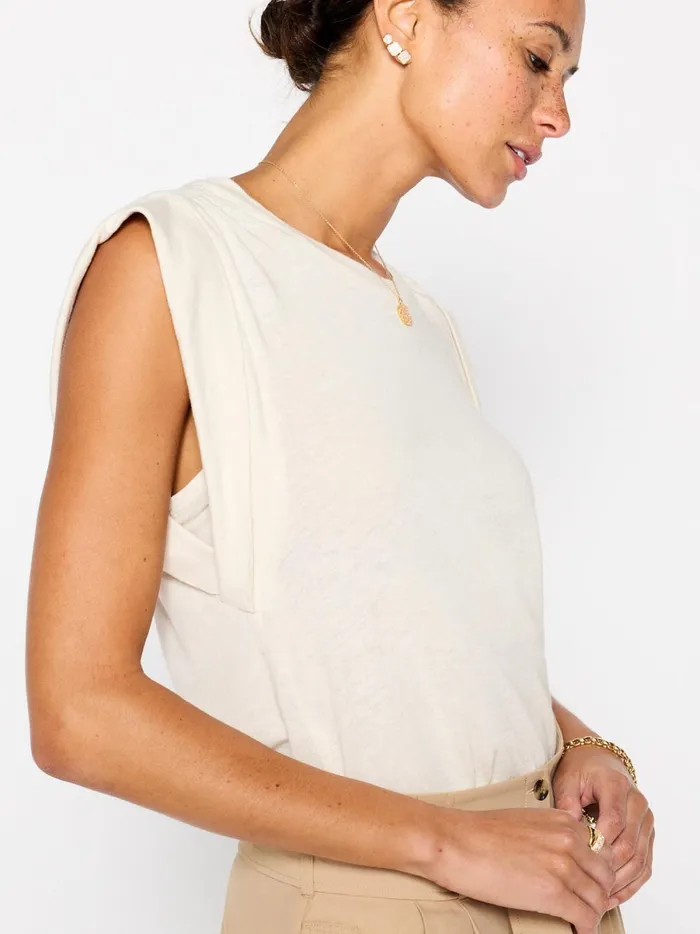 The Reins Tee Tallow Beige Women Brochu Walker Tops