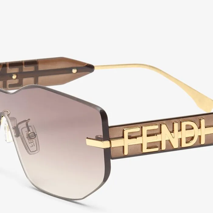Woman Brown Gradient Shield Sunglasses Fendi Sunglasses