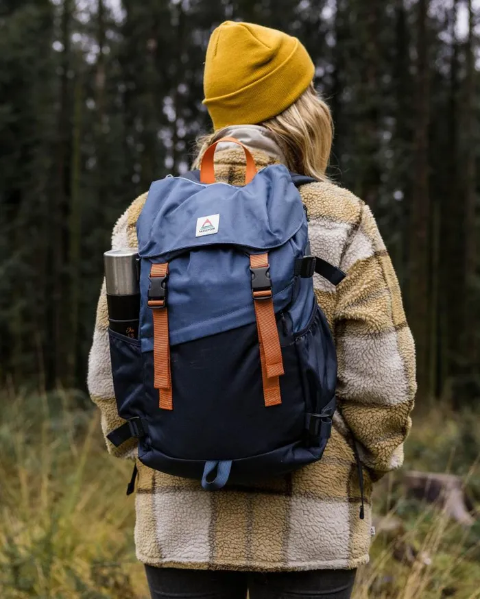 WomenMen Backpacks and Bags Passenger Boondocker Recycled 26L Backpack Dark Denim Deep Navy Dark Denim Deep Navy
