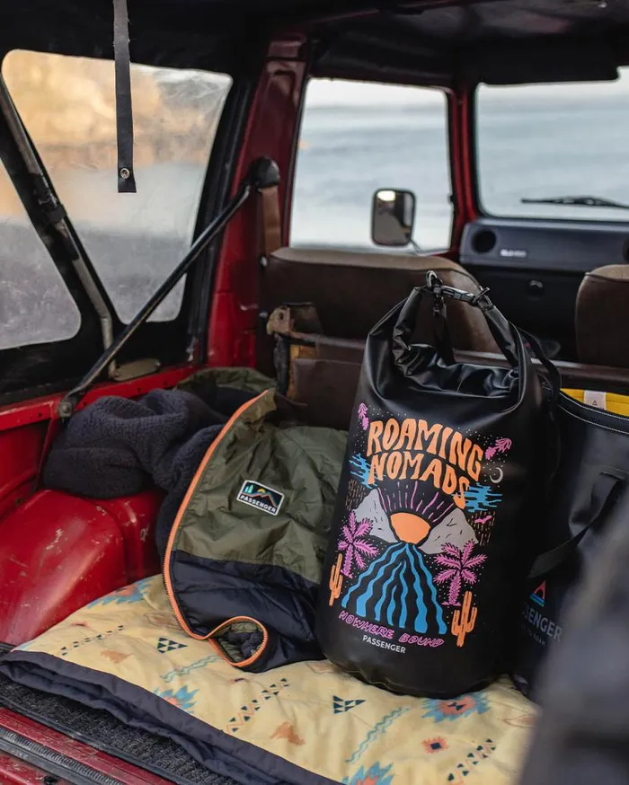 WomenMen Backpacks and Bags Passenger Tide 30L Recycled Dry Bag Roaming Nomads Roaming Nomads
